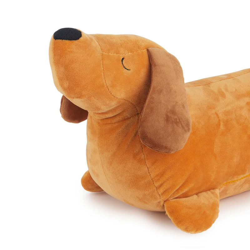 Cuscino a forma di bassotto marrone con al suo interno una coperta dello stesso colore di dimensione 150 x 110 cm, il tutto è lavabile in lavatrice