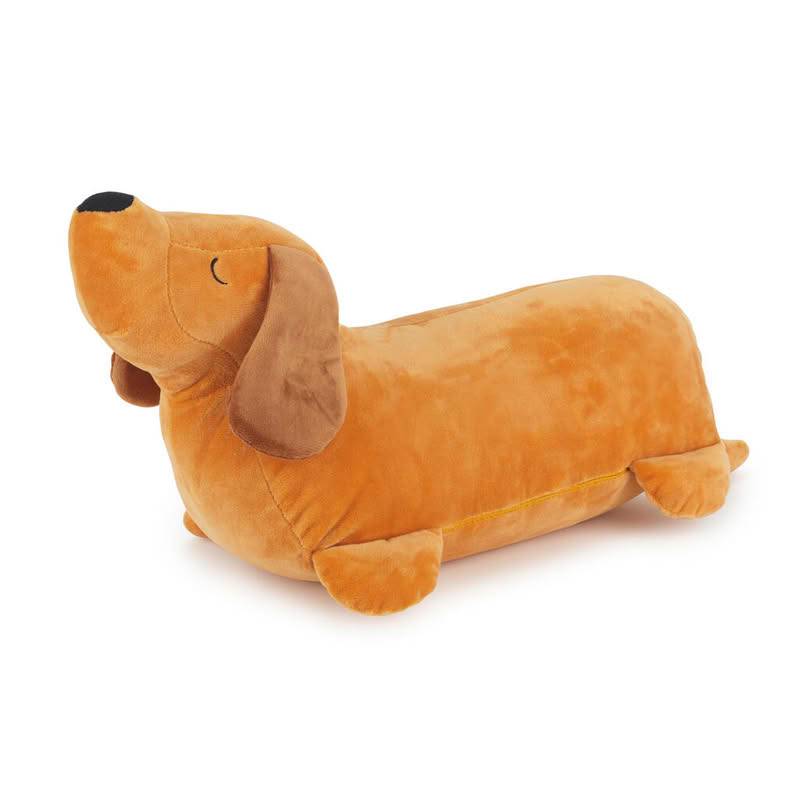 Cuscino a forma di bassotto marrone con al suo interno una coperta dello stesso colore di dimensione 150 x 110 cm, il tutto è lavabile in lavatrice