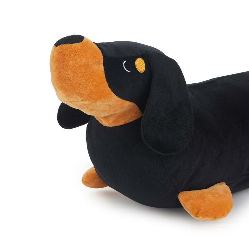 Cuscino a forma di bassotto nero e marrone con al suo interno una coperta dello stesso colore di dimensione 150 x 110 cm, il tutto è lavabile in lavatrice