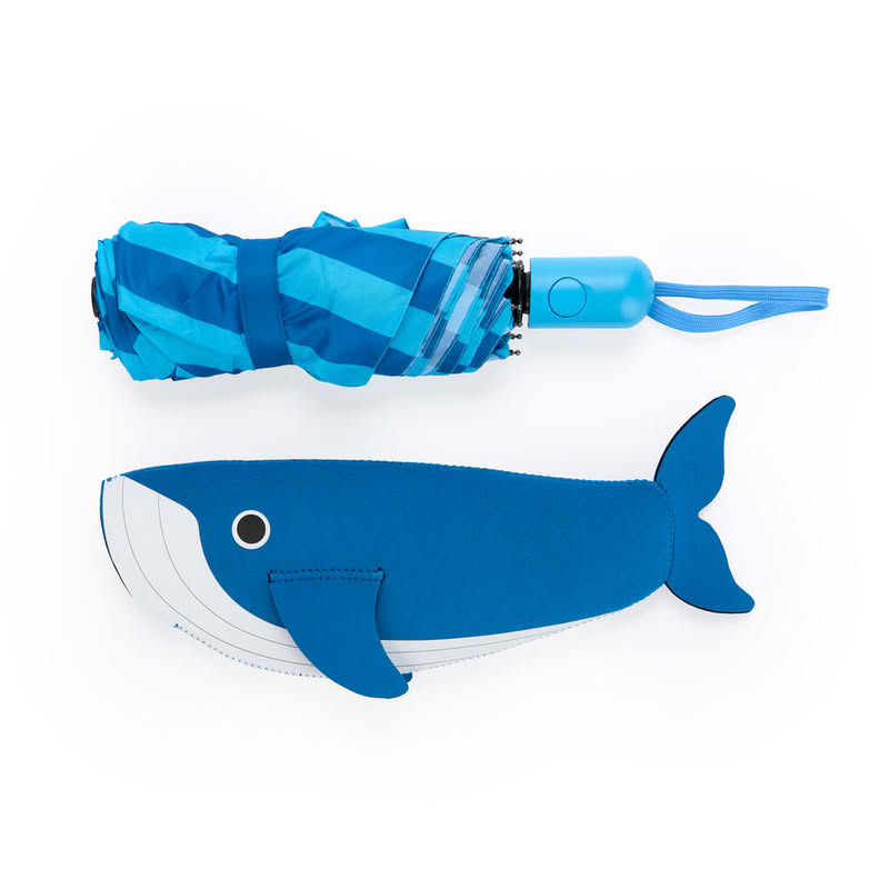 Ombrello pieghevole a righe blu e azzurre con astuccio a forma di balena, diametro 98 cm da aperto