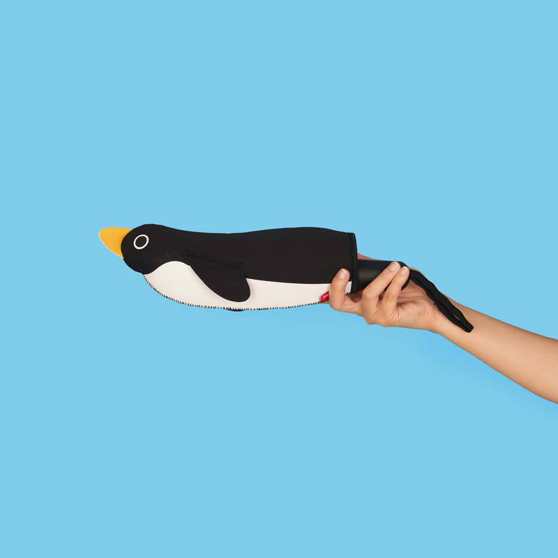 Ombrello pieghevole a righe bianche e nere con astuccio a forma di pinguino, diametro 98 cm da aperto