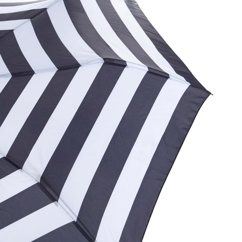 Ombrello pieghevole a righe bianche e nere con astuccio a forma di pinguino, diametro 98 cm da aperto