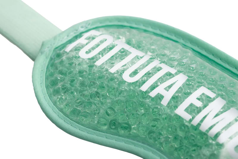 Maschera occhi gel verde con scritta “Fottuta emicrania”, regolabile ed utilizzabile calda, fredda o neutra