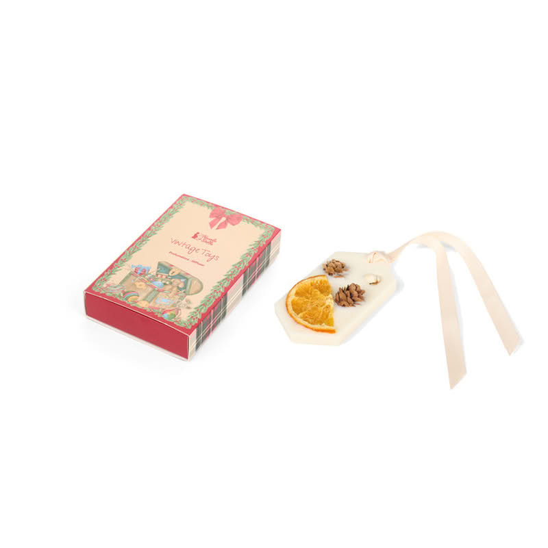Profuma cassetti con pigne e arancia essiccata contenuto in scatolina vintage