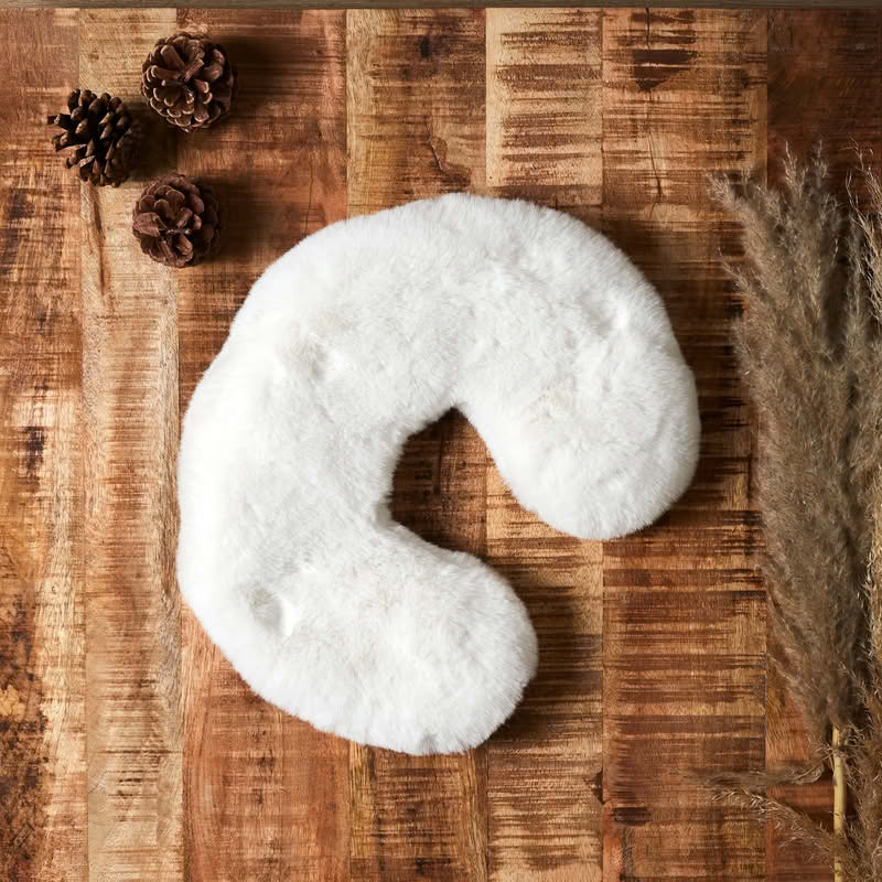 Boule calda girocollo con pelo bianco e interno con sfere di argilla che mantengono il calore