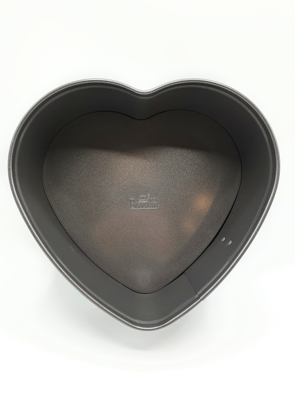 Tortiera antiaderente a forma di cuore con cerniera, include ricette
